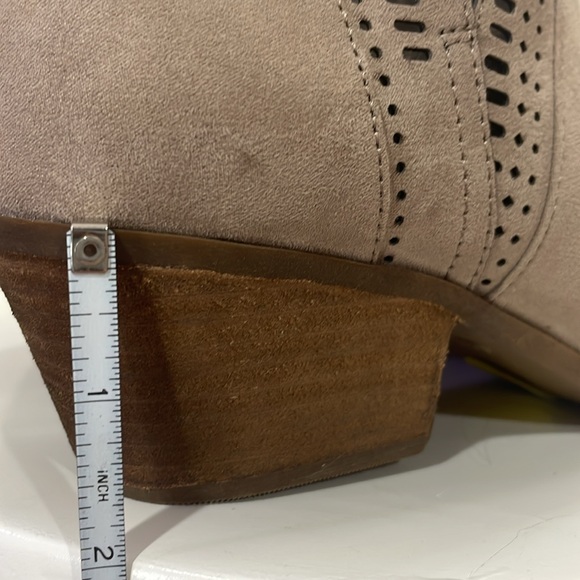 💓Size 9 Carlos Santana taupe color - Picture 7 of 8